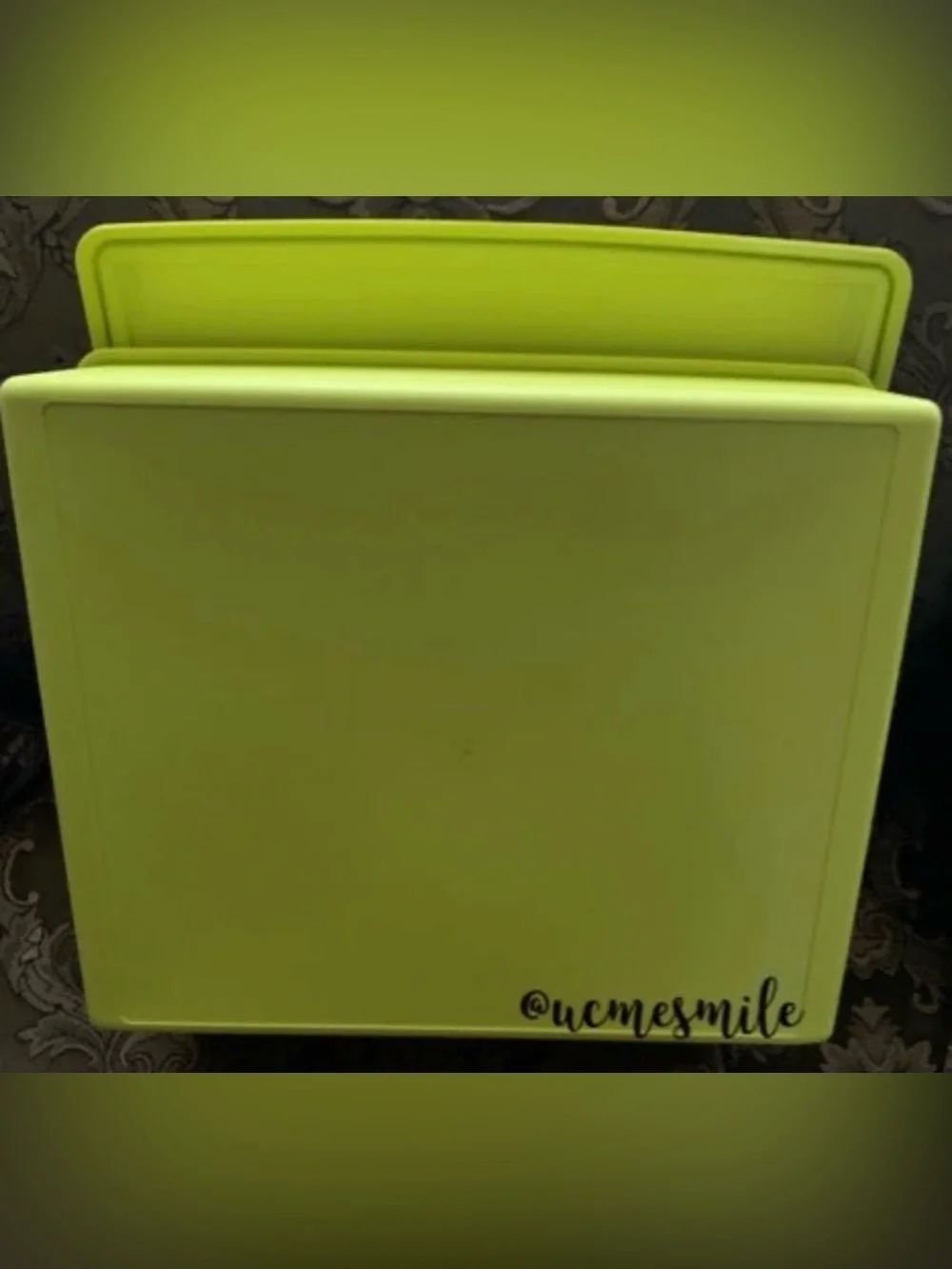 Tupperware  Margarita Green Jumbo Kimono Keeper